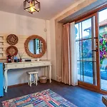 Lulu * Çeşme