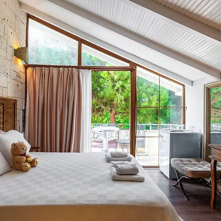 Lulu Ξενοδοχείο *